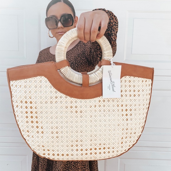 Universal Thread Handbags - Half moon satchel handbag Universal Thread